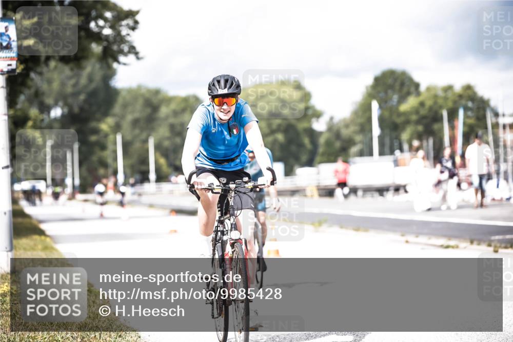 16.08.2026 - KN Förde Triathlon 2026 H.Heesch http://msf.ph/oto/9985428 16.08.2026 13:04:48 Radfahren 555, 705, 717 meine-sportfotos.de