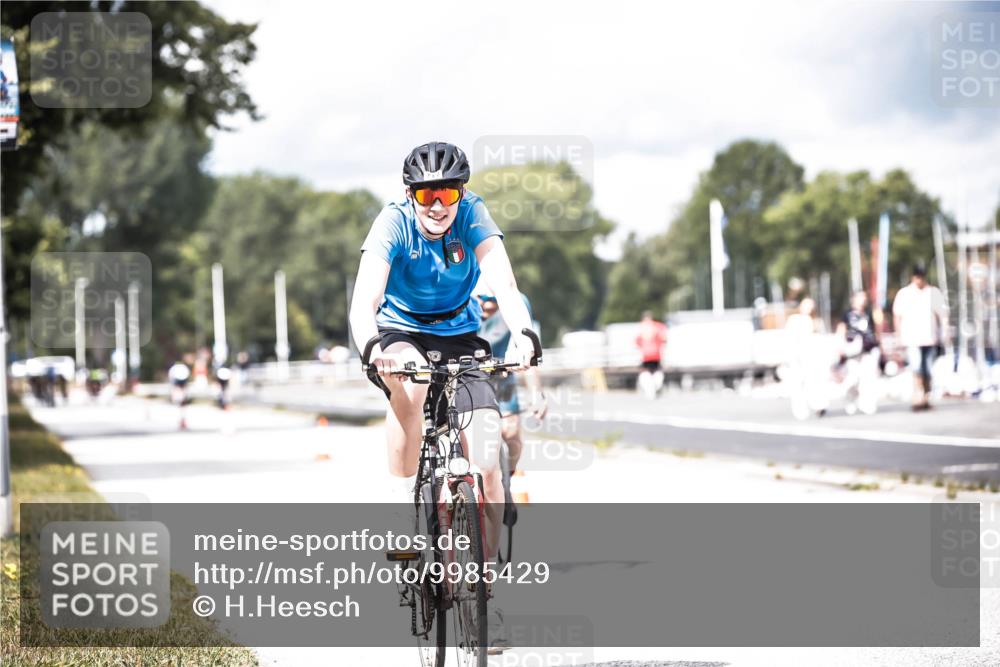 16.08.2026 - KN Förde Triathlon 2026 H.Heesch http://msf.ph/oto/9985429 16.08.2026 13:04:48 Radfahren 555, 705, 717 meine-sportfotos.de