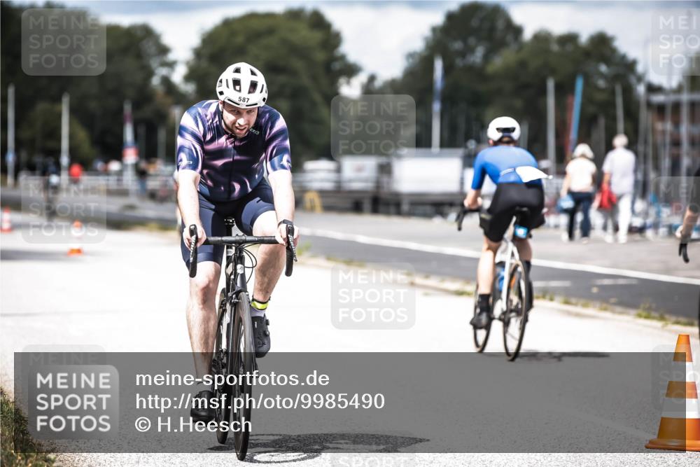 16.08.2026 - KN Förde Triathlon 2026 H.Heesch http://msf.ph/oto/9985490 16.08.2026 13:05:23 Radfahren 511, 579, 587 meine-sportfotos.de