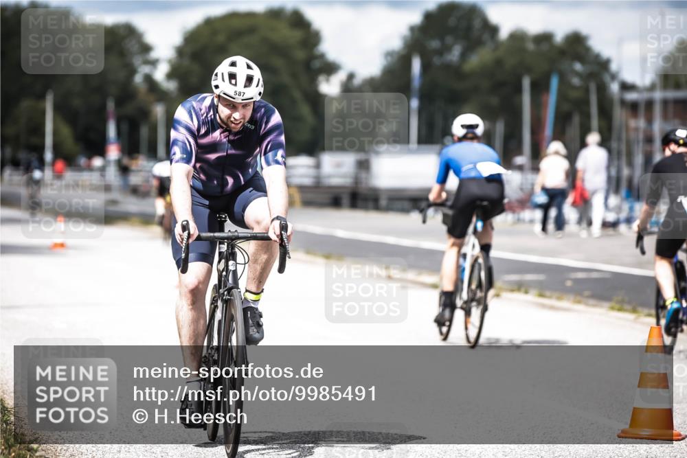 16.08.2026 - KN Förde Triathlon 2026 H.Heesch http://msf.ph/oto/9985491 16.08.2026 13:05:23 Radfahren 511, 579, 587 meine-sportfotos.de