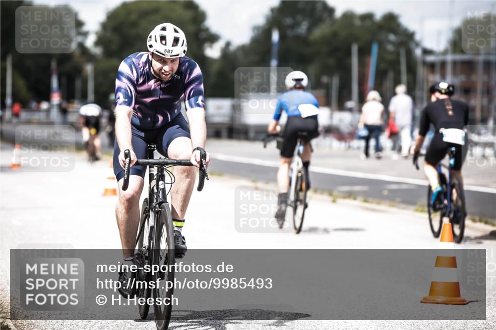 16.08.2026 - KN Förde Triathlon 2026 H.Heesch http://msf.ph/oto/9985493 16.08.2026 13:05:23 Radfahren 511, 579, 587 meine-sportfotos.de