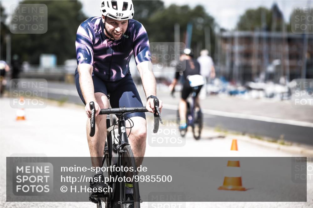 16.08.2026 - KN Förde Triathlon 2026 H.Heesch http://msf.ph/oto/9985500 16.08.2026 13:05:23 Radfahren 511, 579, 587 meine-sportfotos.de