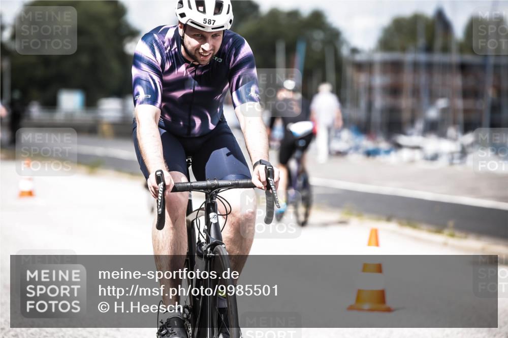 16.08.2026 - KN Förde Triathlon 2026 H.Heesch http://msf.ph/oto/9985501 16.08.2026 13:05:23 Radfahren 511, 579, 587 meine-sportfotos.de