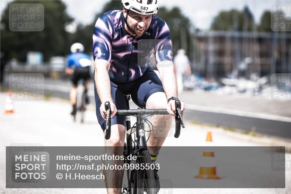 16.08.2026 - KN Förde Triathlon 2026 H.Heesch http://msf.ph/oto/9985503 16.08.2026 13:05:23 Radfahren 511, 579, 587 meine-sportfotos.de