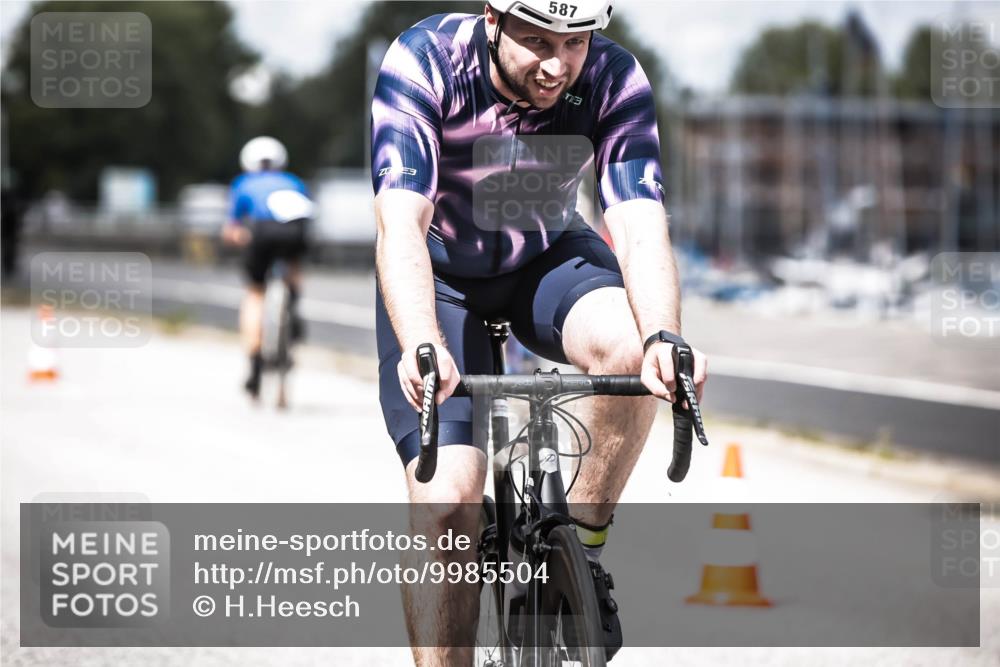 16.08.2026 - KN Förde Triathlon 2026 H.Heesch http://msf.ph/oto/9985504 16.08.2026 13:05:23 Radfahren 511, 579, 587 meine-sportfotos.de
