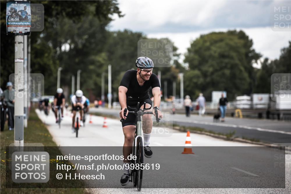 16.08.2026 - KN Förde Triathlon 2026 H.Heesch http://msf.ph/oto/9985619 16.08.2026 13:06:11 Radfahren 514, 535, 567, 585, 591, 715 meine-sportfotos.de