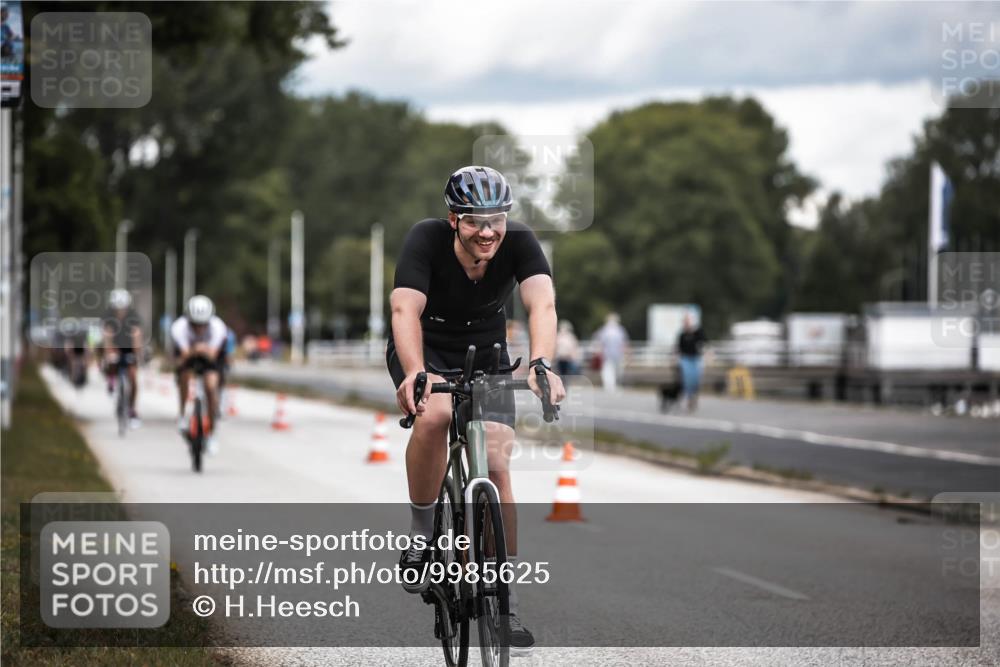 16.08.2026 - KN Förde Triathlon 2026 H.Heesch http://msf.ph/oto/9985625 16.08.2026 13:06:11 Radfahren 514, 535, 567, 585, 591, 715 meine-sportfotos.de