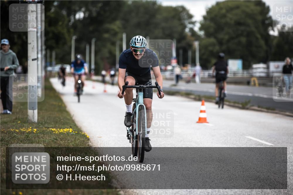 16.08.2026 - KN Förde Triathlon 2026 H.Heesch http://msf.ph/oto/9985671 16.08.2026 13:06:24 Radfahren 515, 527, 561, 600, 709, 713, 714, 721, 725 meine-sportfotos.de