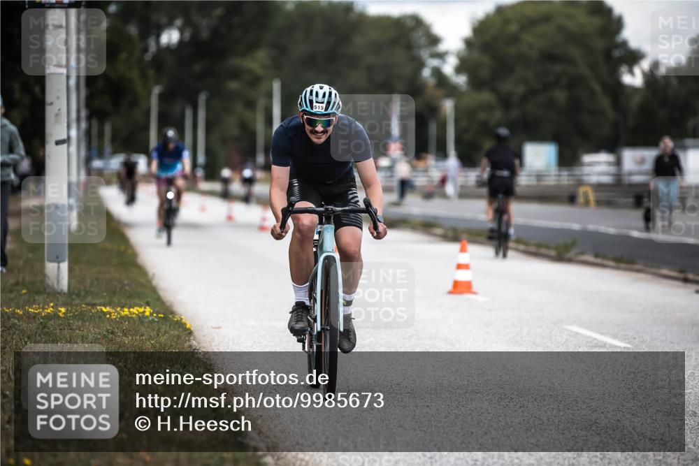 16.08.2026 - KN Förde Triathlon 2026 H.Heesch http://msf.ph/oto/9985673 16.08.2026 13:06:25 Radfahren 515, 527, 561, 580, 600, 709, 713, 714, 721, 725 meine-sportfotos.de
