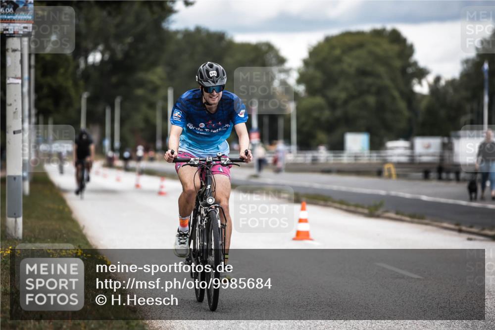 16.08.2026 - KN Förde Triathlon 2026 H.Heesch http://msf.ph/oto/9985684 16.08.2026 13:06:29 Radfahren 527, 580, 709, 725 meine-sportfotos.de