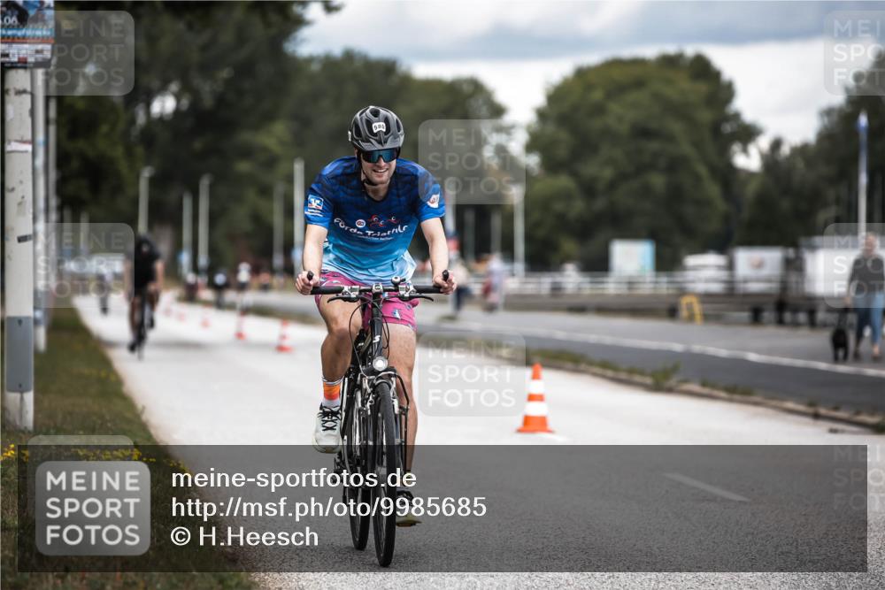 16.08.2026 - KN Förde Triathlon 2026 H.Heesch http://msf.ph/oto/9985685 16.08.2026 13:06:29 Radfahren 527, 580, 709, 725 meine-sportfotos.de