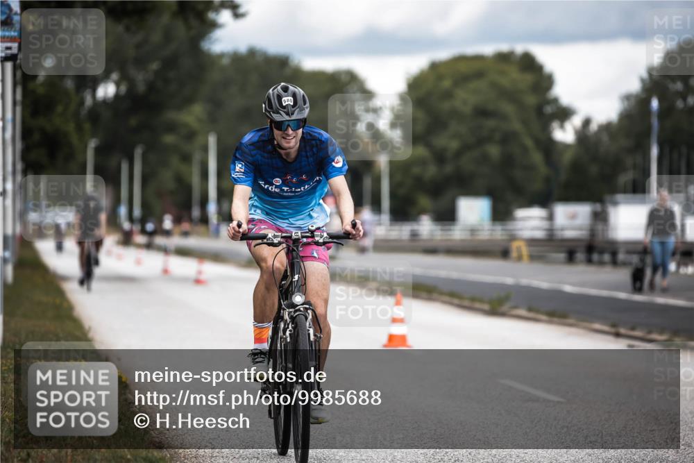 16.08.2026 - KN Förde Triathlon 2026 H.Heesch http://msf.ph/oto/9985688 16.08.2026 13:06:29 Radfahren 527, 580, 709, 725 meine-sportfotos.de
