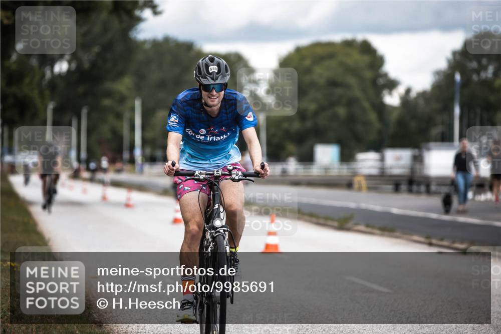 16.08.2026 - KN Förde Triathlon 2026 H.Heesch http://msf.ph/oto/9985691 16.08.2026 13:06:29 Radfahren 527, 580, 709, 725 meine-sportfotos.de