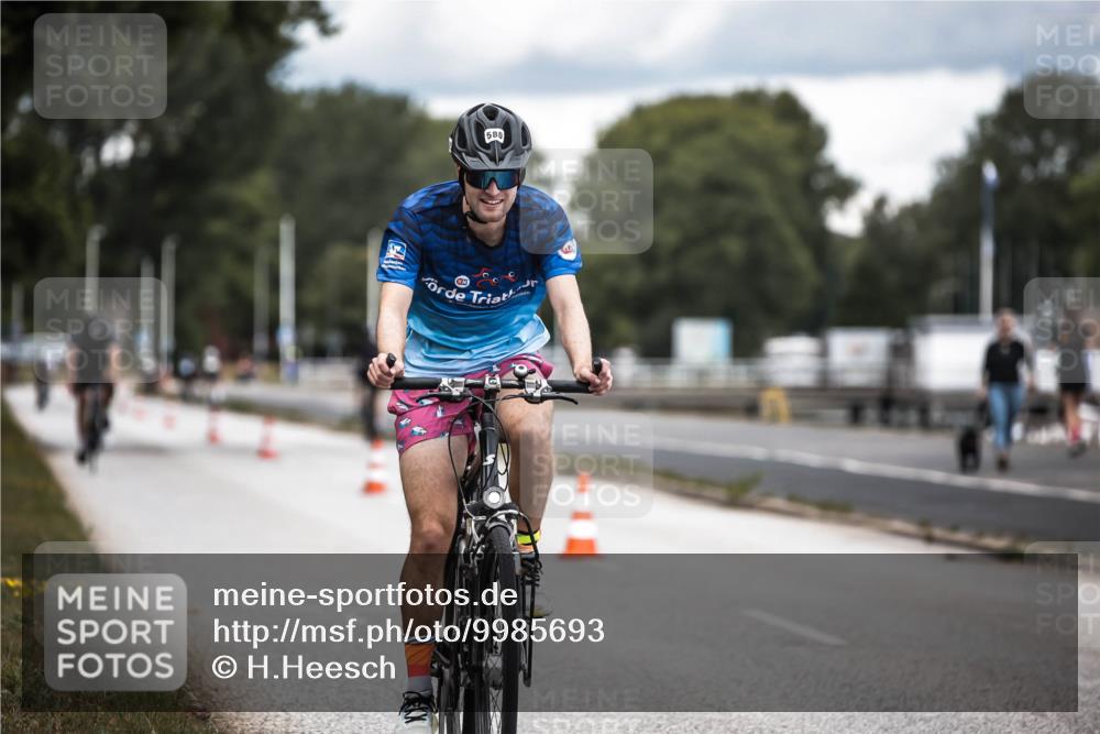 16.08.2026 - KN Förde Triathlon 2026 H.Heesch http://msf.ph/oto/9985693 16.08.2026 13:06:29 Radfahren 527, 580, 709, 725 meine-sportfotos.de