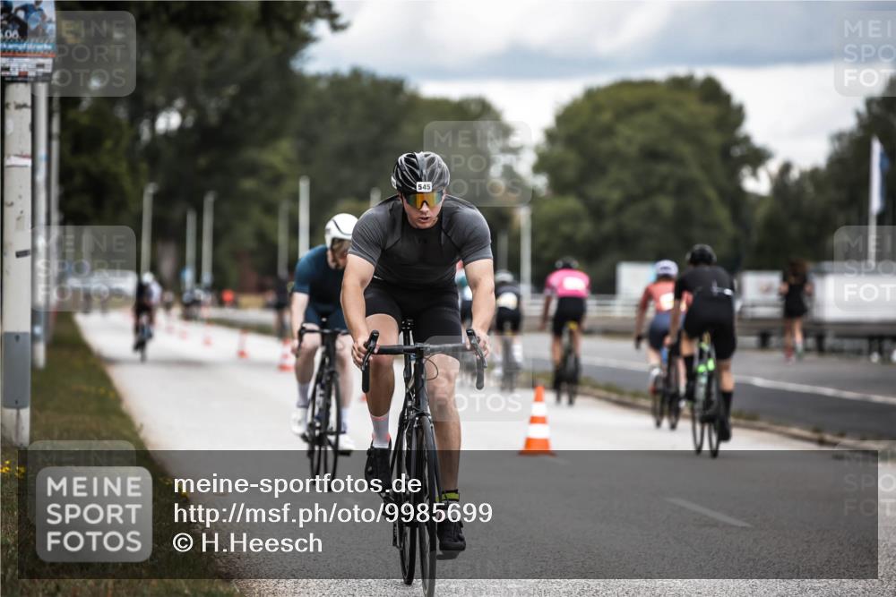 16.08.2026 - KN Förde Triathlon 2026 H.Heesch http://msf.ph/oto/9985699 16.08.2026 13:06:34 Radfahren 545, 571 meine-sportfotos.de