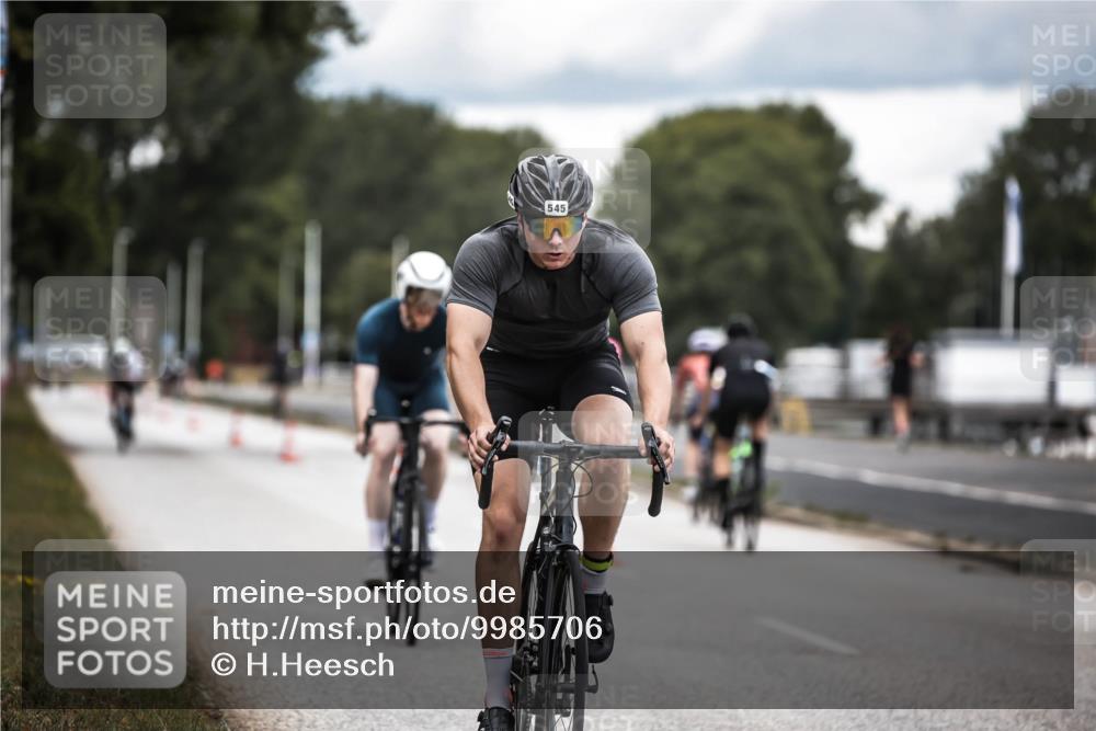 16.08.2026 - KN Förde Triathlon 2026 H.Heesch http://msf.ph/oto/9985706 16.08.2026 13:06:35 Radfahren 545, 571 meine-sportfotos.de