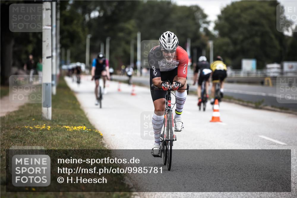 16.08.2026 - KN Förde Triathlon 2026 H.Heesch http://msf.ph/oto/9985781 16.08.2026 13:07:07 Radfahren 509, 543, 727 meine-sportfotos.de