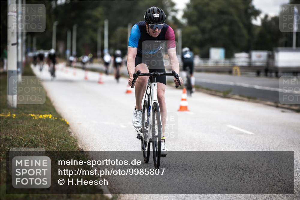 16.08.2026 - KN Förde Triathlon 2026 H.Heesch http://msf.ph/oto/9985807 16.08.2026 13:07:10 Radfahren 507, 509, 543, 704, 727 meine-sportfotos.de