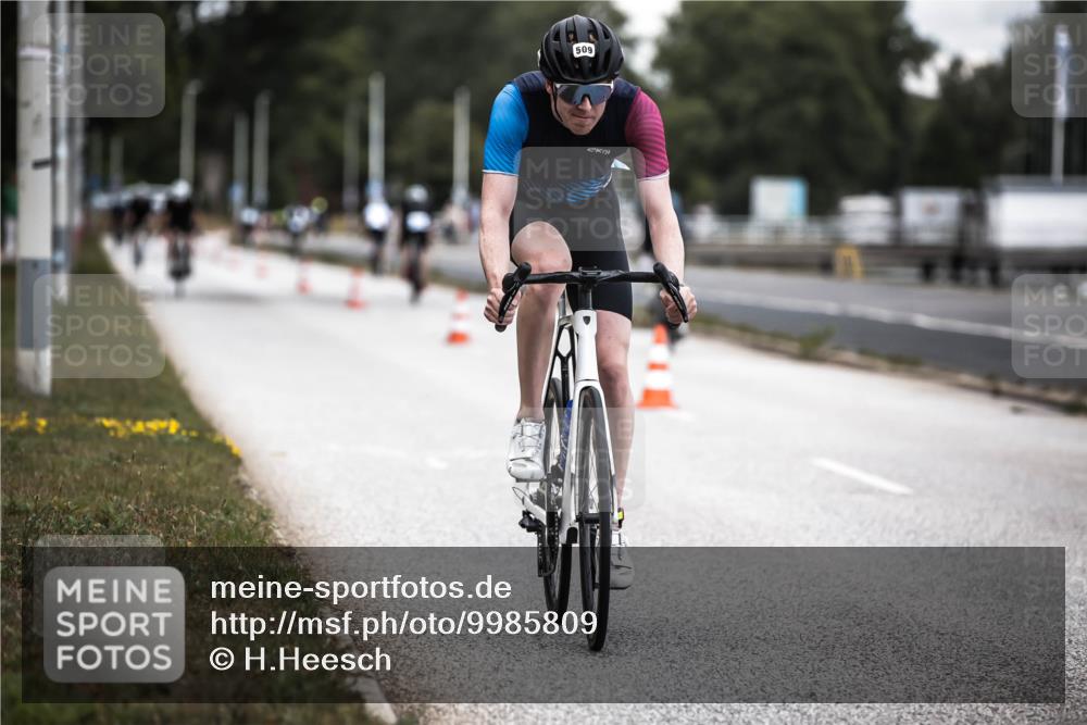 16.08.2026 - KN Förde Triathlon 2026 H.Heesch http://msf.ph/oto/9985809 16.08.2026 13:07:10 Radfahren 507, 509, 543, 704, 727 meine-sportfotos.de