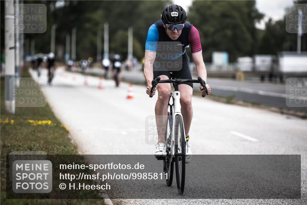 16.08.2026 - KN Förde Triathlon 2026 H.Heesch http://msf.ph/oto/9985811 16.08.2026 13:07:10 Radfahren 507, 509, 543, 704, 727 meine-sportfotos.de