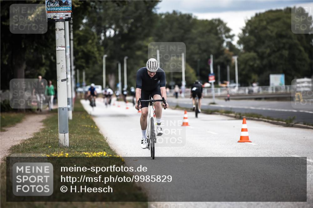 16.08.2026 - KN Förde Triathlon 2026 H.Heesch http://msf.ph/oto/9985829 16.08.2026 13:07:18 Radfahren 507, 724, 740 meine-sportfotos.de