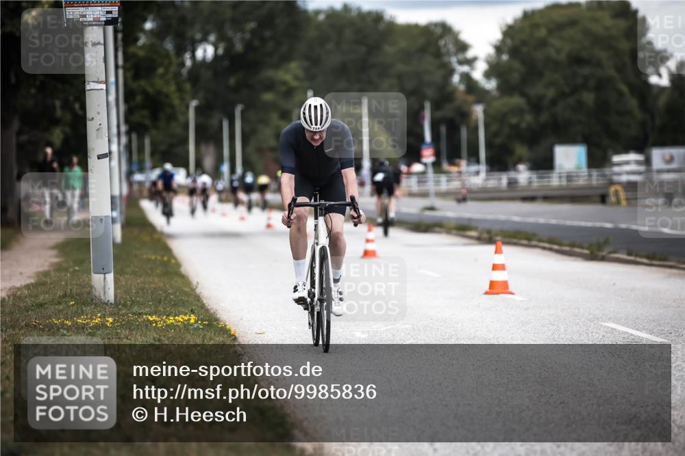 16.08.2026 - KN Förde Triathlon 2026 H.Heesch http://msf.ph/oto/9985836 16.08.2026 13:07:18 Radfahren 507, 724, 740 meine-sportfotos.de