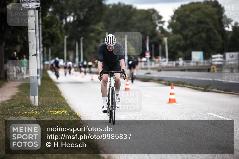 16.08.2026 - KN Förde Triathlon 2026 H.Heesch http://msf.ph/oto/9985837 16.08.2026 13:07:18 Radfahren 507, 724, 740 meine-sportfotos.de