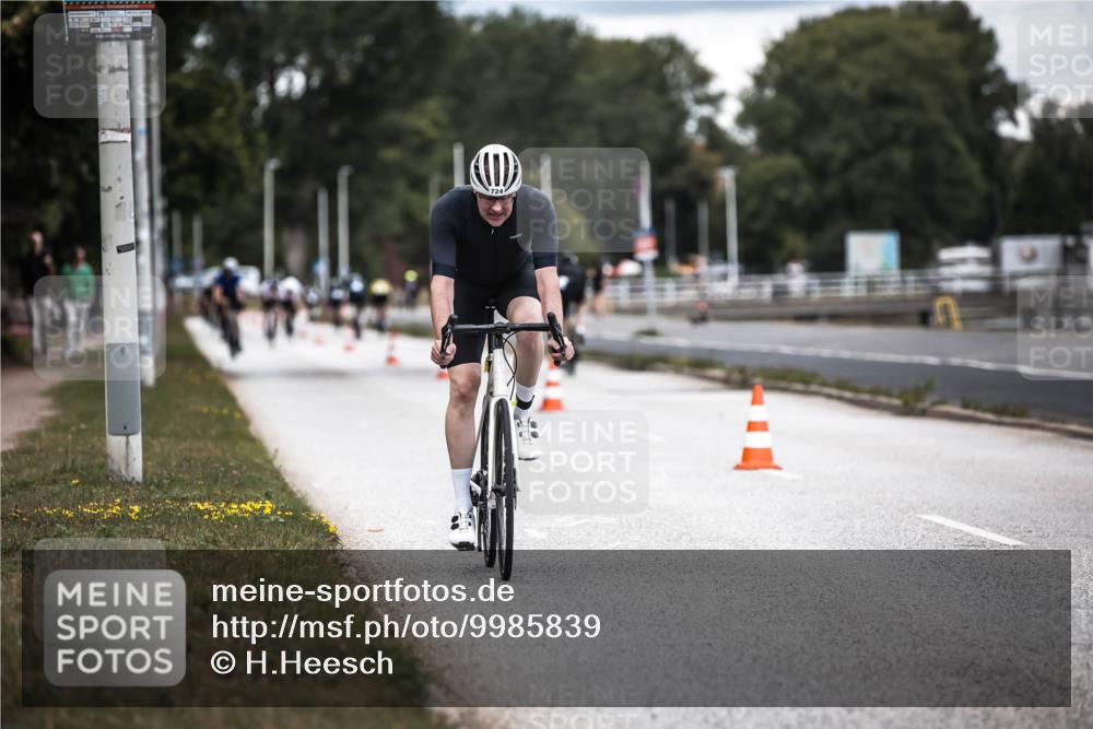 16.08.2026 - KN Förde Triathlon 2026 H.Heesch http://msf.ph/oto/9985839 16.08.2026 13:07:18 Radfahren 507, 724, 740 meine-sportfotos.de