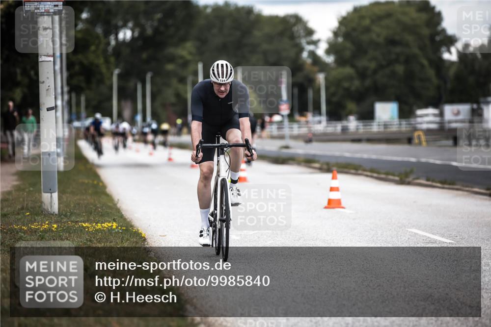 16.08.2026 - KN Förde Triathlon 2026 H.Heesch http://msf.ph/oto/9985840 16.08.2026 13:07:18 Radfahren 507, 724, 740 meine-sportfotos.de