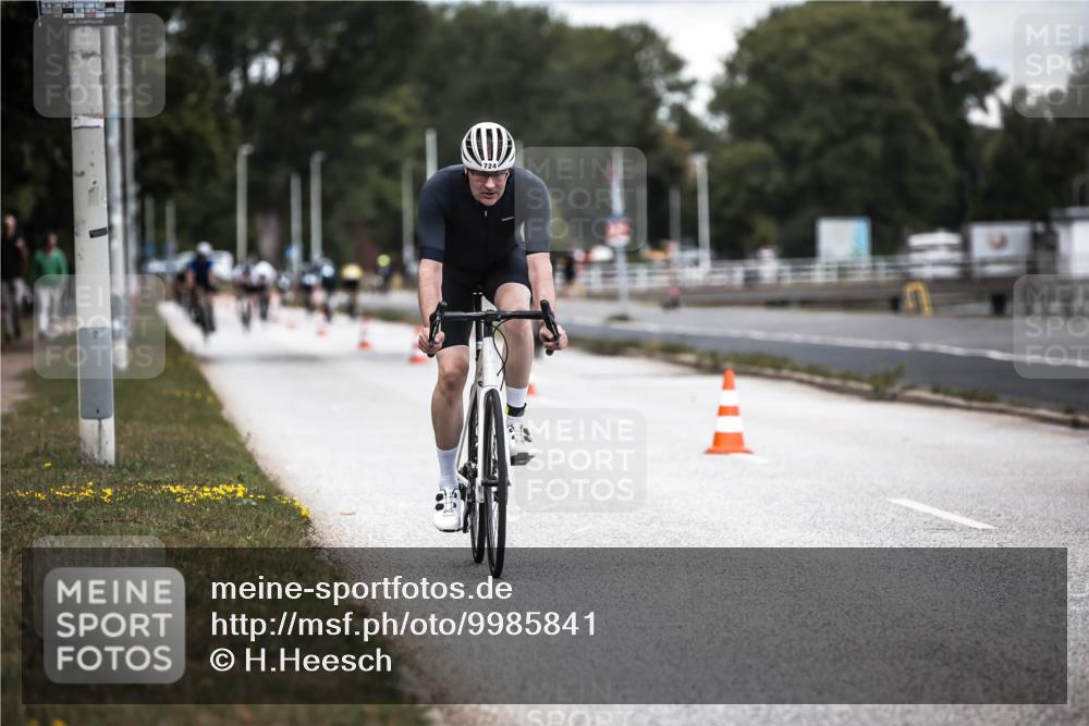 16.08.2026 - KN Förde Triathlon 2026 H.Heesch http://msf.ph/oto/9985841 16.08.2026 13:07:18 Radfahren 507, 724, 740 meine-sportfotos.de