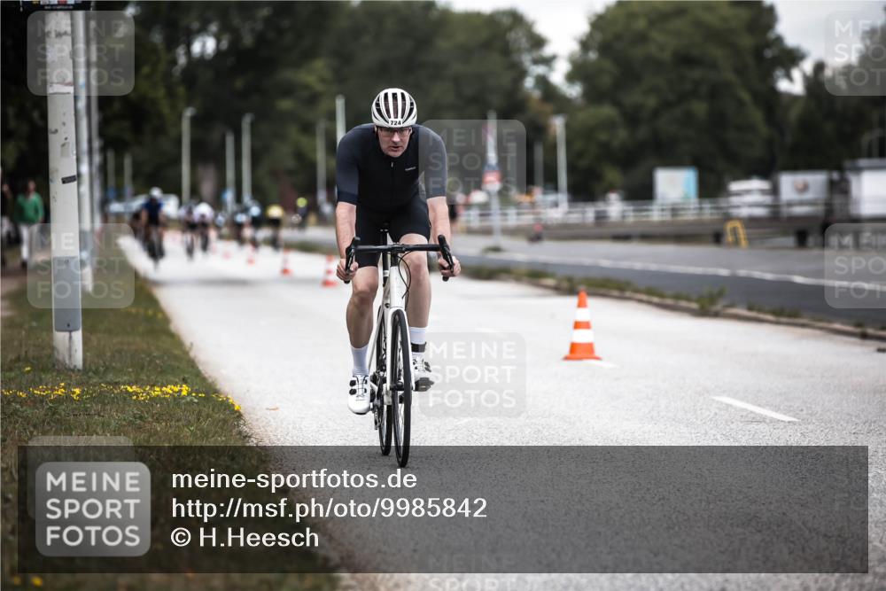 16.08.2026 - KN Förde Triathlon 2026 H.Heesch http://msf.ph/oto/9985842 16.08.2026 13:07:19 Radfahren 724, 740 meine-sportfotos.de
