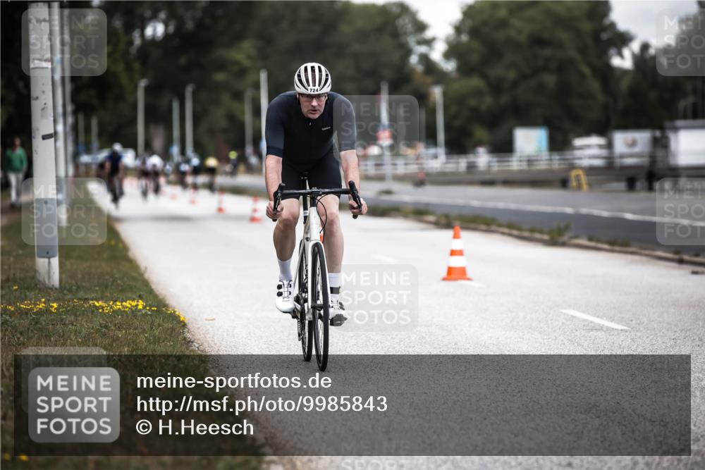 16.08.2026 - KN Förde Triathlon 2026 H.Heesch http://msf.ph/oto/9985843 16.08.2026 13:07:19 Radfahren 724, 740 meine-sportfotos.de