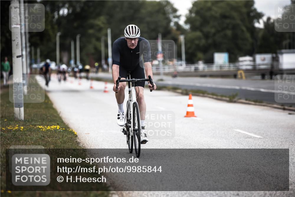 16.08.2026 - KN Förde Triathlon 2026 H.Heesch http://msf.ph/oto/9985844 16.08.2026 13:07:19 Radfahren 724, 740 meine-sportfotos.de