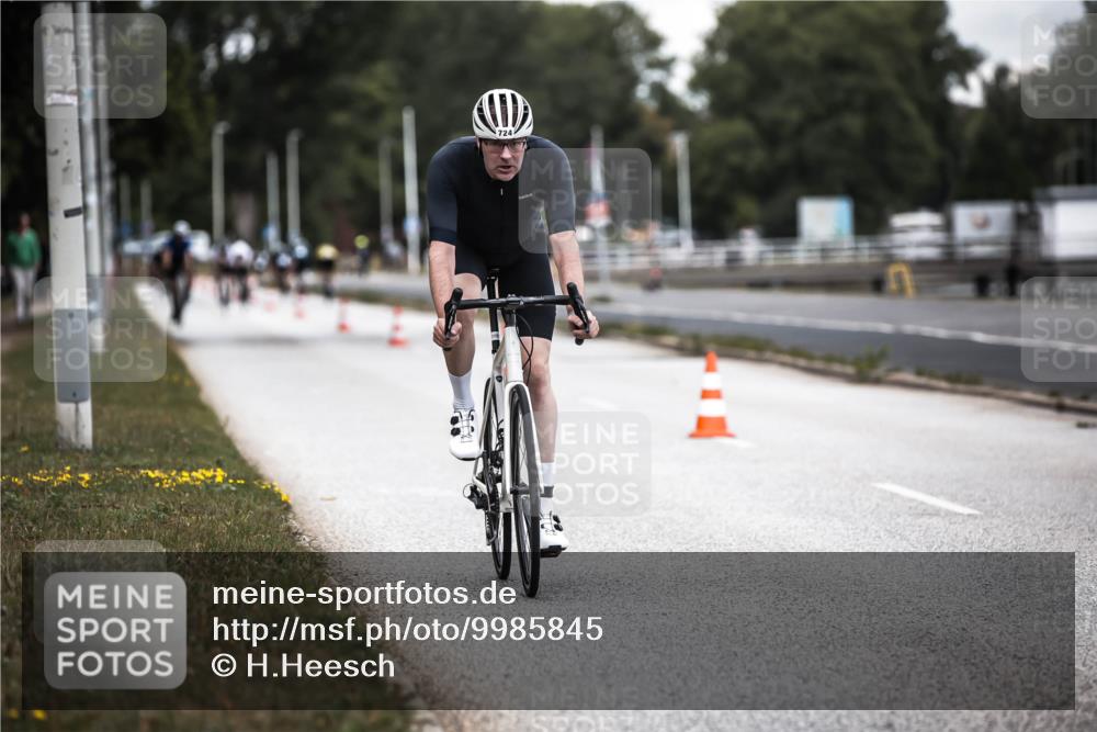16.08.2026 - KN Förde Triathlon 2026 H.Heesch http://msf.ph/oto/9985845 16.08.2026 13:07:19 Radfahren 724, 740 meine-sportfotos.de
