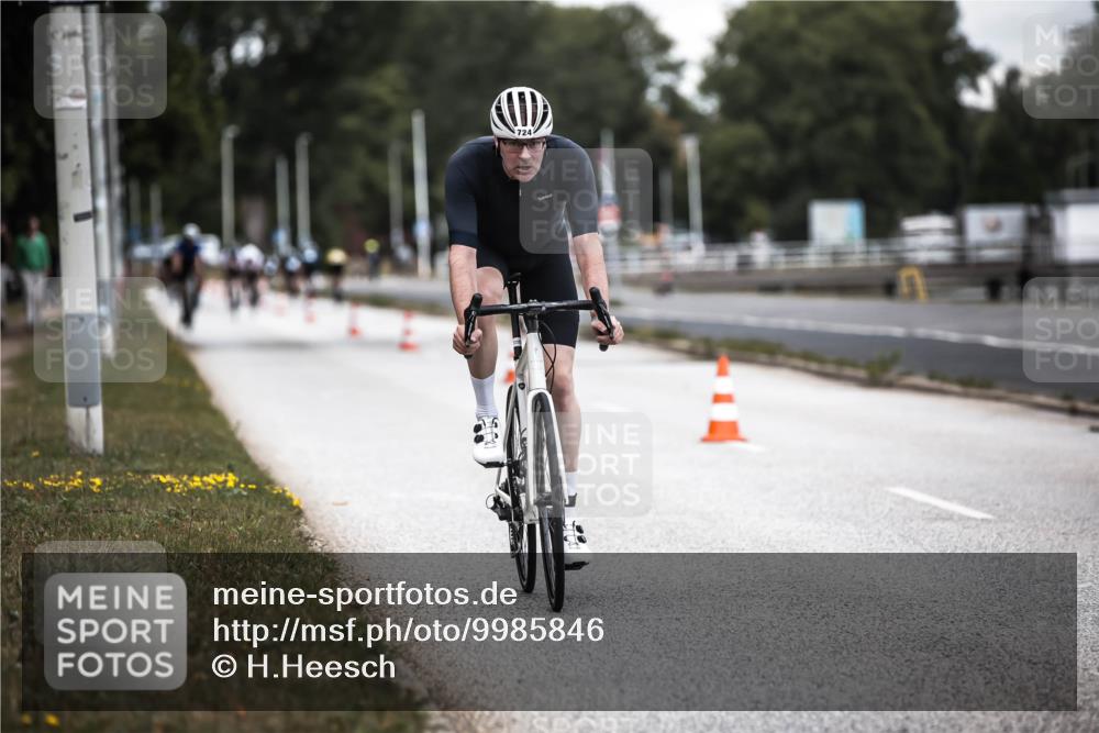 16.08.2026 - KN Förde Triathlon 2026 H.Heesch http://msf.ph/oto/9985846 16.08.2026 13:07:19 Radfahren 724, 740 meine-sportfotos.de