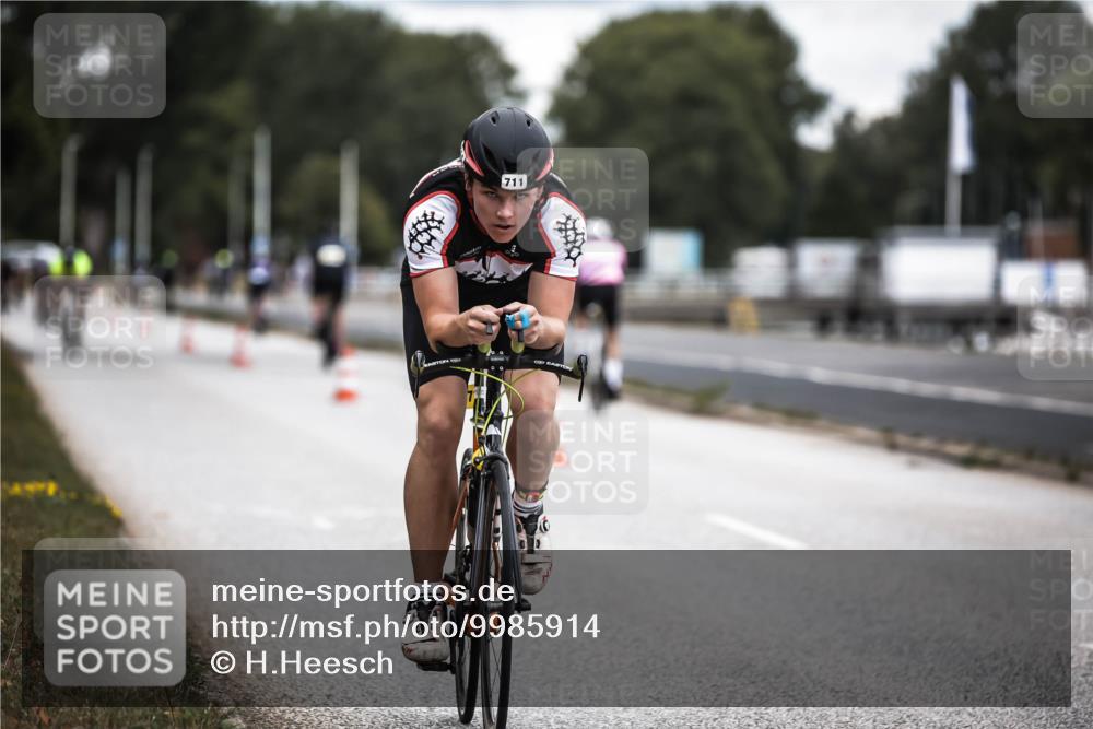 16.08.2026 - KN Förde Triathlon 2026 H.Heesch http://msf.ph/oto/9985914 16.08.2026 13:07:39 Radfahren 524, 592, 711 meine-sportfotos.de