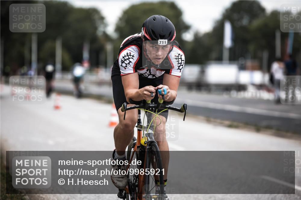 16.08.2026 - KN Förde Triathlon 2026 H.Heesch http://msf.ph/oto/9985921 16.08.2026 13:07:39 Radfahren 524, 592, 711 meine-sportfotos.de