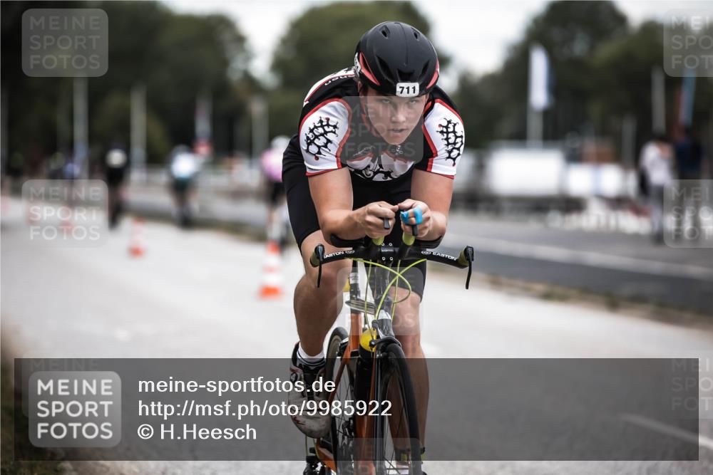 16.08.2026 - KN Förde Triathlon 2026 H.Heesch http://msf.ph/oto/9985922 16.08.2026 13:07:39 Radfahren 524, 592, 711 meine-sportfotos.de