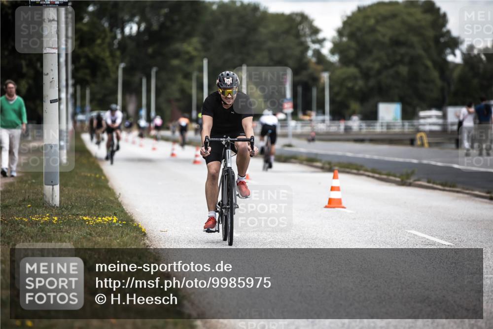 16.08.2026 - KN Förde Triathlon 2026 H.Heesch http://msf.ph/oto/9985975 16.08.2026 13:07:54 Radfahren 562, 594, 603 meine-sportfotos.de