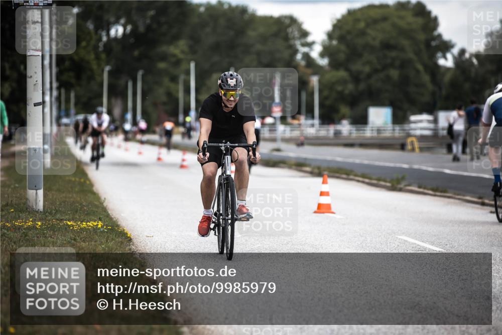 16.08.2026 - KN Förde Triathlon 2026 H.Heesch http://msf.ph/oto/9985979 16.08.2026 13:07:54 Radfahren 562, 594, 603 meine-sportfotos.de