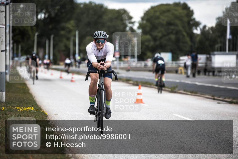 16.08.2026 - KN Förde Triathlon 2026 H.Heesch http://msf.ph/oto/9986001 16.08.2026 13:08:00 Radfahren 566, 738 meine-sportfotos.de
