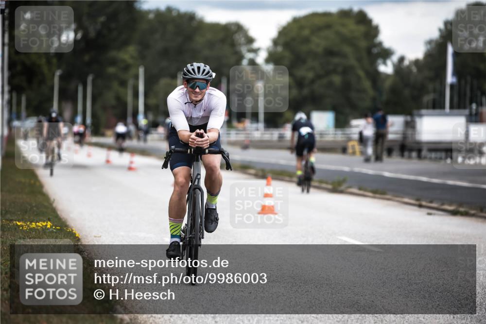 16.08.2026 - KN Förde Triathlon 2026 H.Heesch http://msf.ph/oto/9986003 16.08.2026 13:08:00 Radfahren 566, 738 meine-sportfotos.de