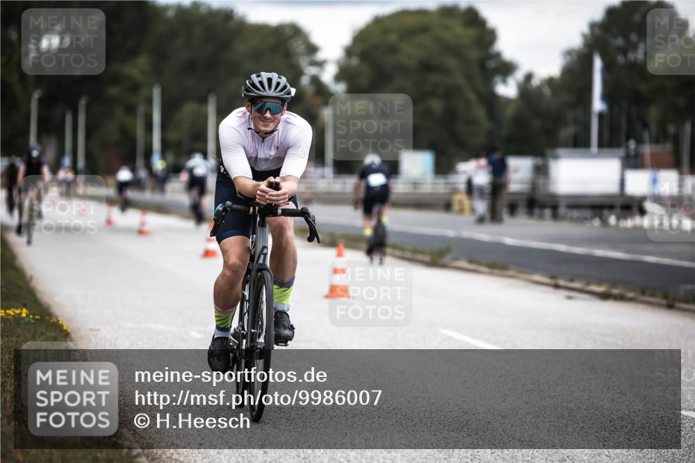 16.08.2026 - KN Förde Triathlon 2026 H.Heesch http://msf.ph/oto/9986007 16.08.2026 13:08:00 Radfahren 566, 738 meine-sportfotos.de