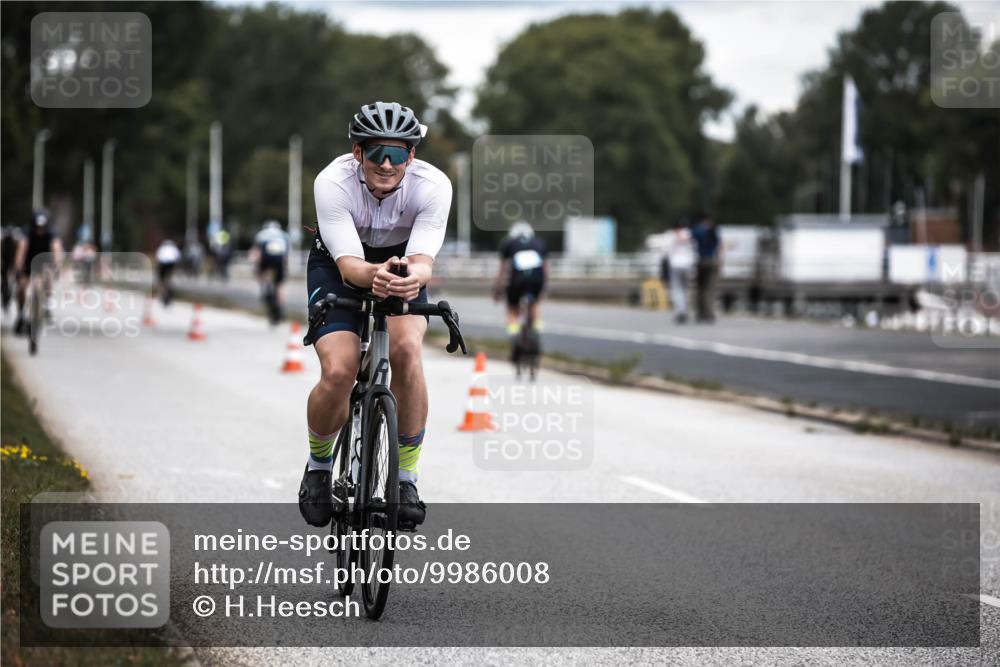 16.08.2026 - KN Förde Triathlon 2026 H.Heesch http://msf.ph/oto/9986008 16.08.2026 13:08:00 Radfahren 566, 738 meine-sportfotos.de