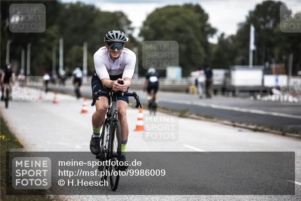 16.08.2026 - KN Förde Triathlon 2026 H.Heesch http://msf.ph/oto/9986009 16.08.2026 13:08:00 Radfahren 566, 738 meine-sportfotos.de
