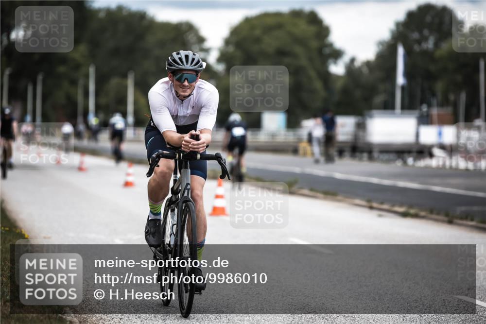 16.08.2026 - KN Förde Triathlon 2026 H.Heesch http://msf.ph/oto/9986010 16.08.2026 13:08:00 Radfahren 566, 738 meine-sportfotos.de