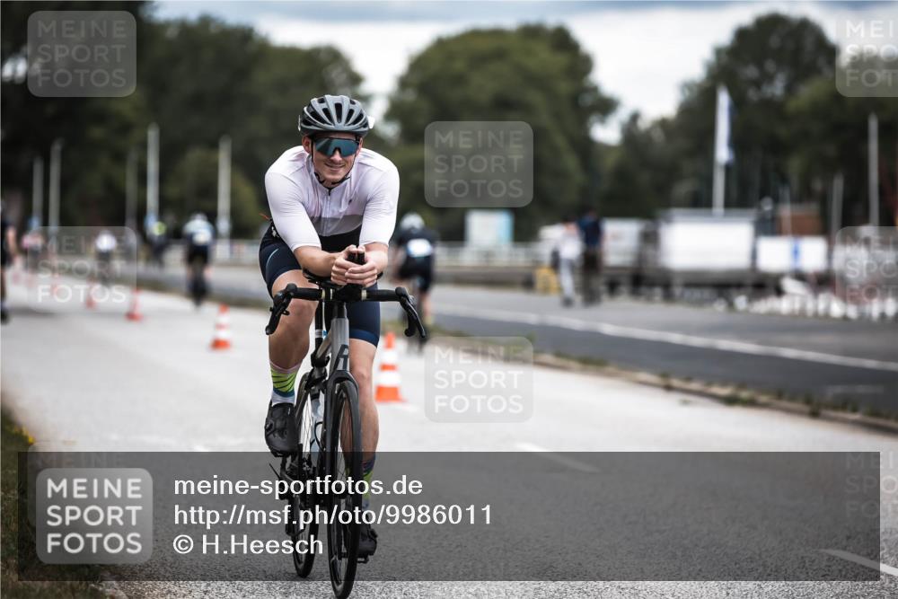 16.08.2026 - KN Förde Triathlon 2026 H.Heesch http://msf.ph/oto/9986011 16.08.2026 13:08:01 Radfahren 566, 579, 738 meine-sportfotos.de