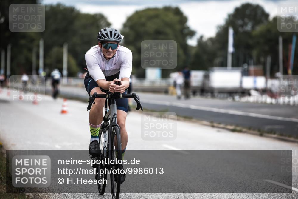 16.08.2026 - KN Förde Triathlon 2026 H.Heesch http://msf.ph/oto/9986013 16.08.2026 13:08:01 Radfahren 566, 579, 738 meine-sportfotos.de