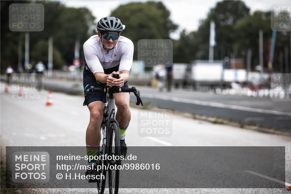 16.08.2026 - KN Förde Triathlon 2026 H.Heesch http://msf.ph/oto/9986016 16.08.2026 13:08:01 Radfahren 566, 579, 738 meine-sportfotos.de