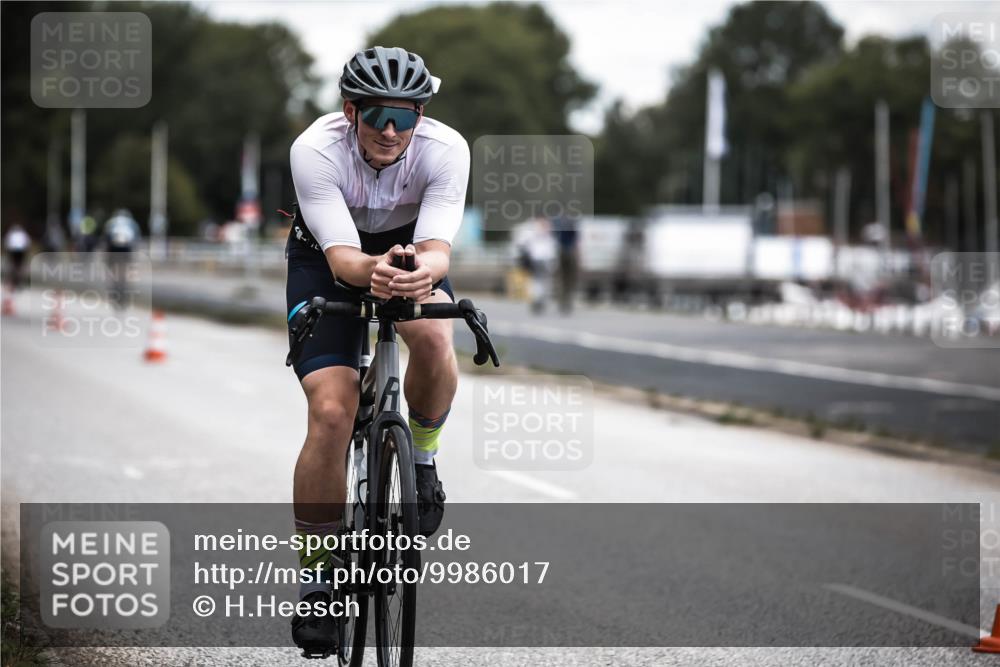 16.08.2026 - KN Förde Triathlon 2026 H.Heesch http://msf.ph/oto/9986017 16.08.2026 13:08:01 Radfahren 566, 579, 738 meine-sportfotos.de